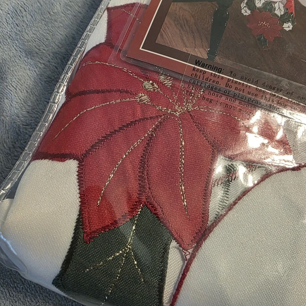St Nicholas Square Christmas Tablecloth White Red Poinsettia‎ Kohls 60